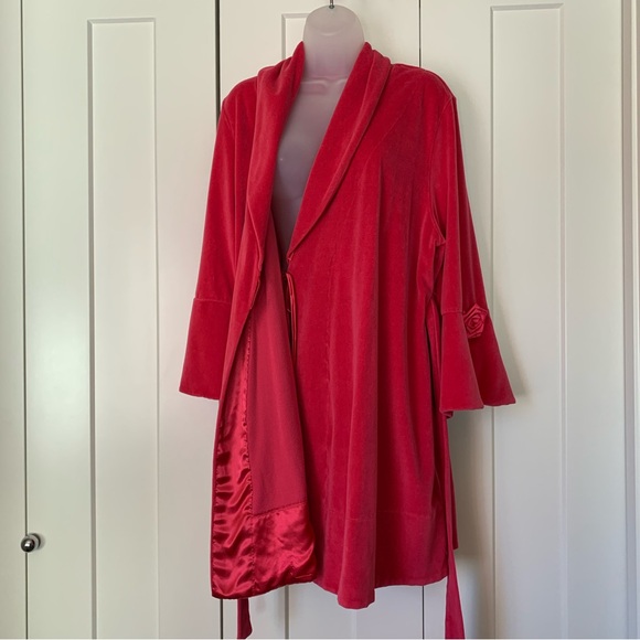 Casual Moments plush pink robe L - Picture 2 of 9